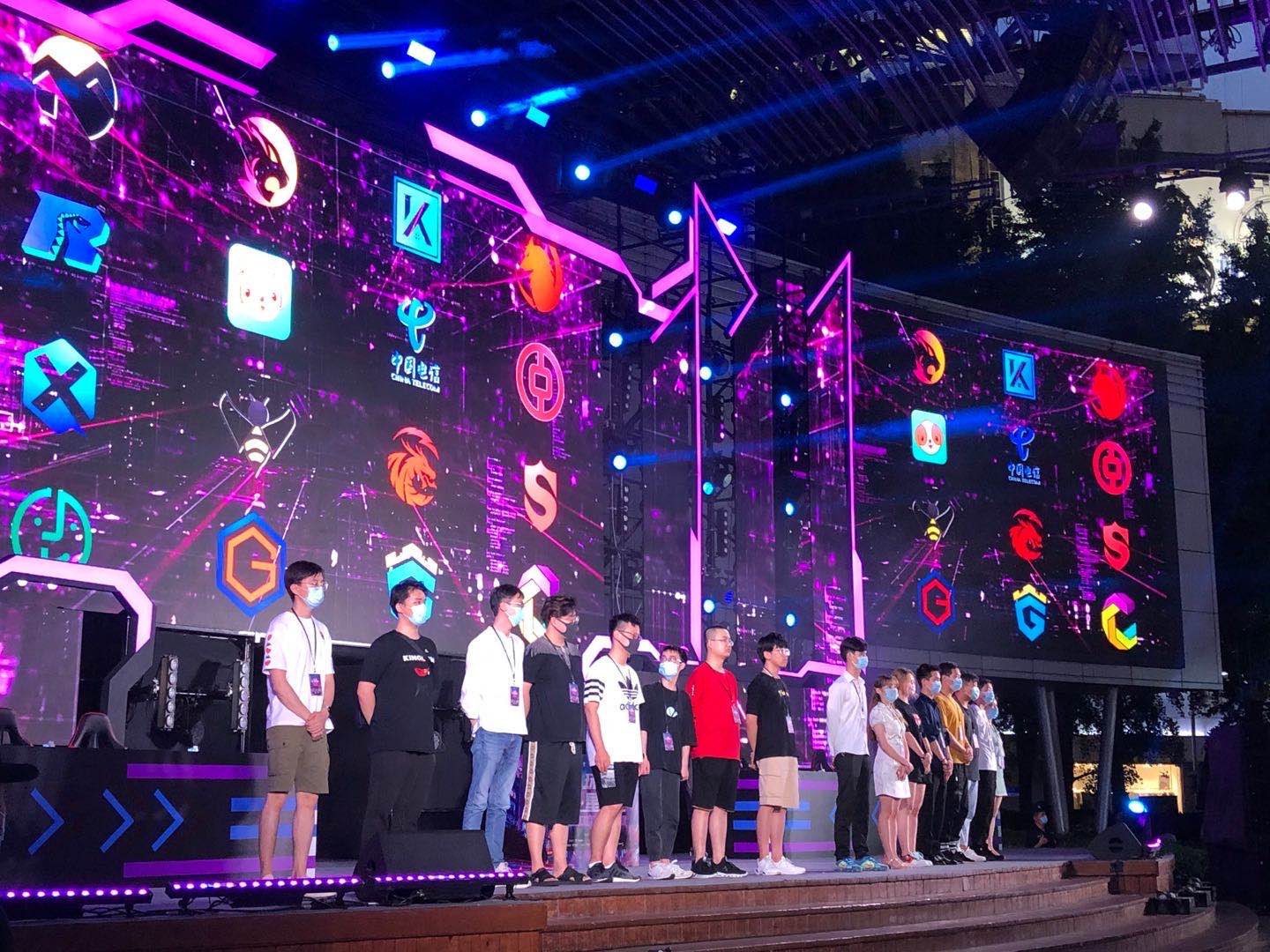 更是对整个 更是对整个